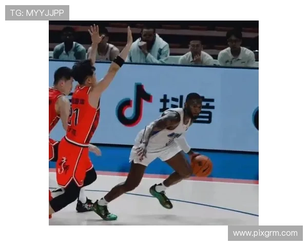 郭士强观战杰曼三分爆发 北京大胜青岛 郭士强观战杰曼三分爆发 北京大胜青岛